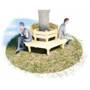 Sitzbank Rundumadum aus Robinienholz die einen Baum umschließt, achteckige Form. Zwei Personen sitzen links und rechts auf der Bank